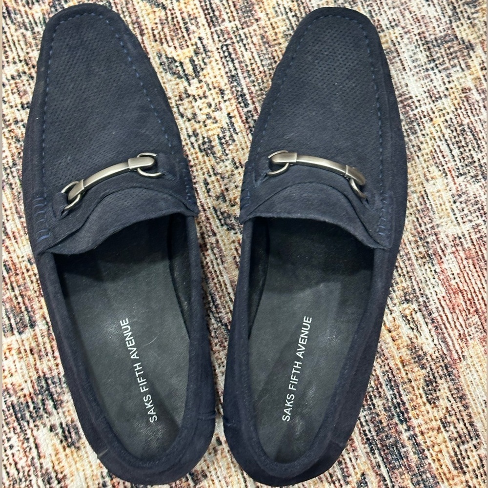 LIKE NEW Saks Fifth Avenue DOMINIC 2 Navy Perforated Suede Loafers 10.5